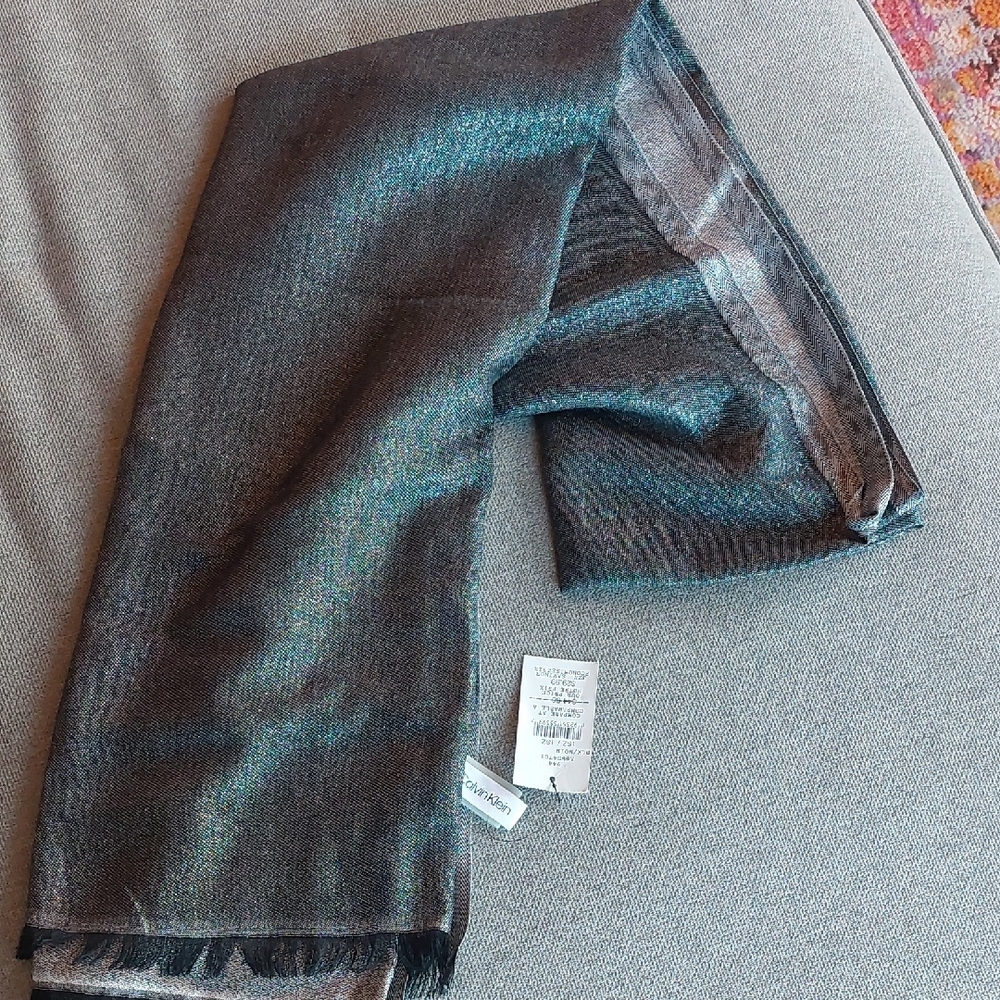 NWT Calvin Klein Metallic Scarf/ Wrap - Picture 3 of 5